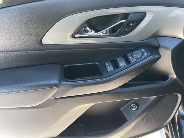 Used 2023 Chevrolet Traverse LT image 19