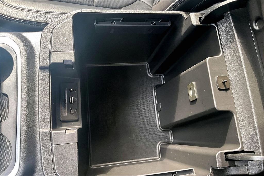 Used 2021 Chevrolet Silverado 1500 High Country w/ Technology Package image 32