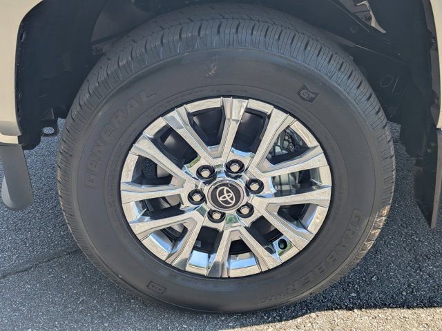 Used 2025 Toyota Tacoma Limited AWD/4WD image 11