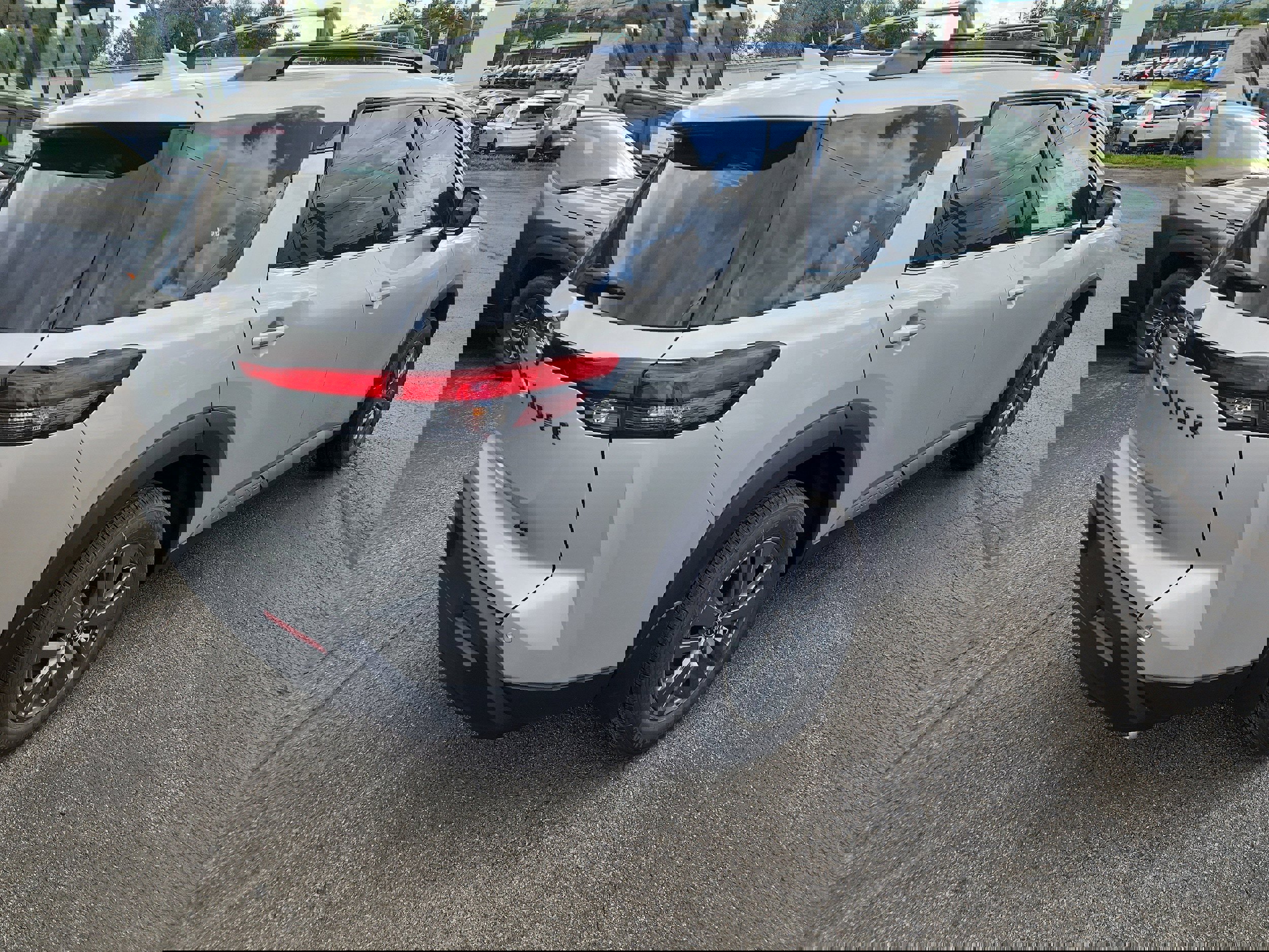 New 2025 Nissan Pathfinder SV w/ Black Appearance Package image 8