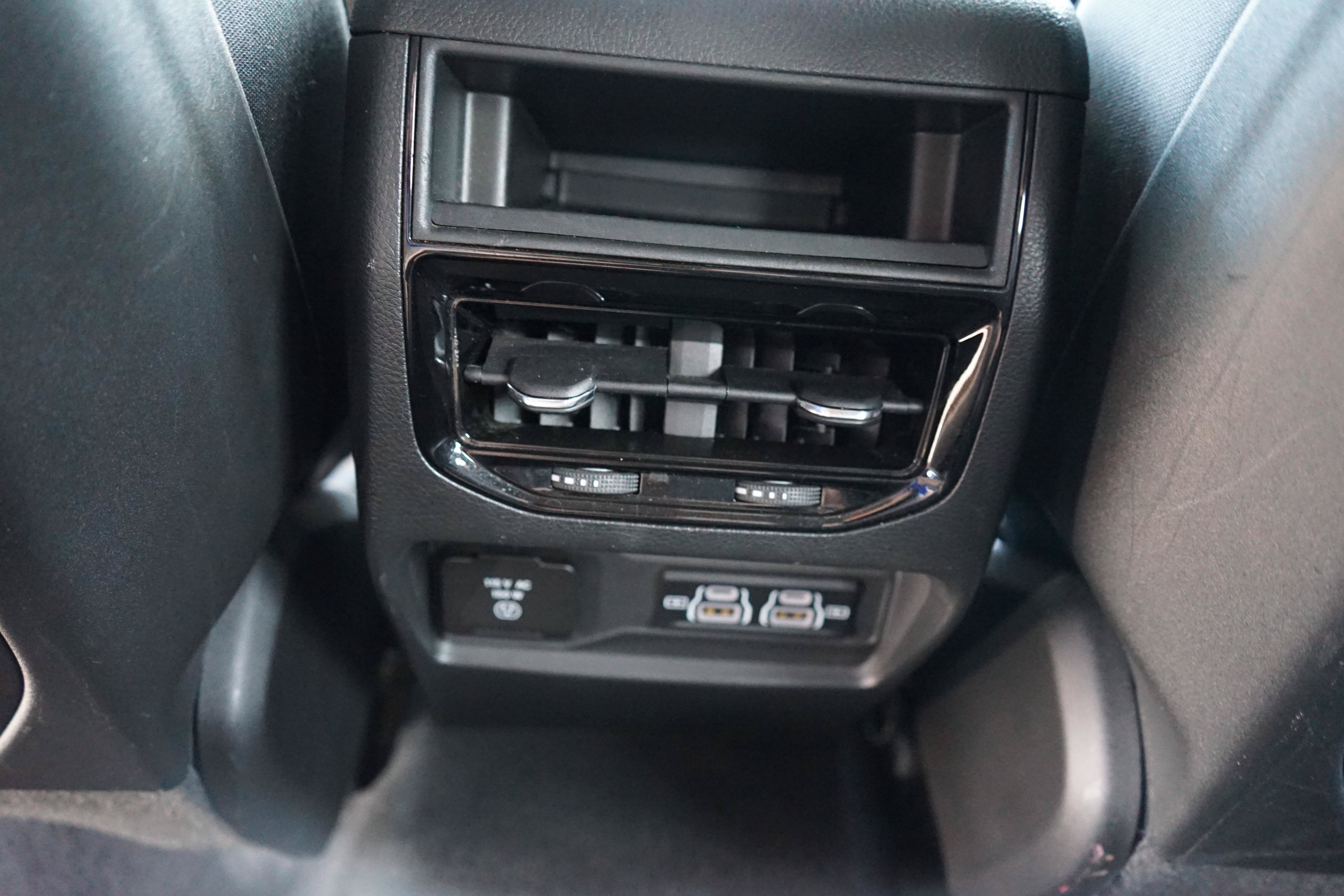 Used 2024 Jeep Grand Cherokee Altitude AWD/4WD image 22