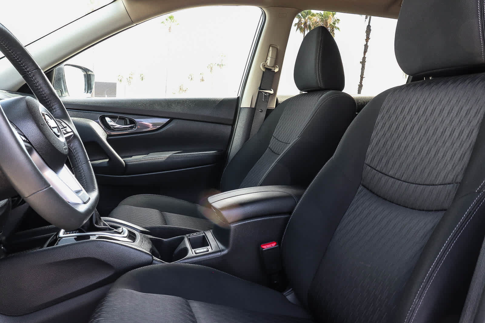 Used 2017 Nissan Rogue SV FWD image 27