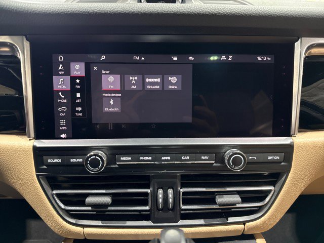 Used 2021 Porsche Macan w/ Premium Package image 81