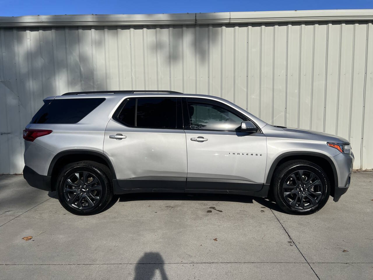 Used 2021 Chevrolet Traverse RS FWD image 2