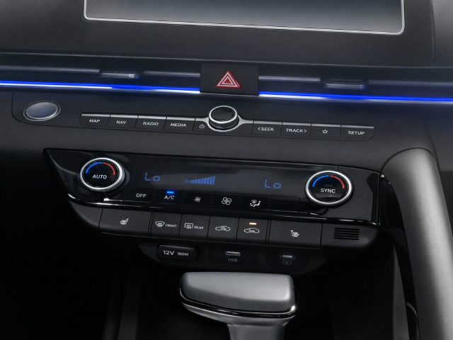 Used 2024 Hyundai Elantra SEL w/ Convenience Package FWD image 19