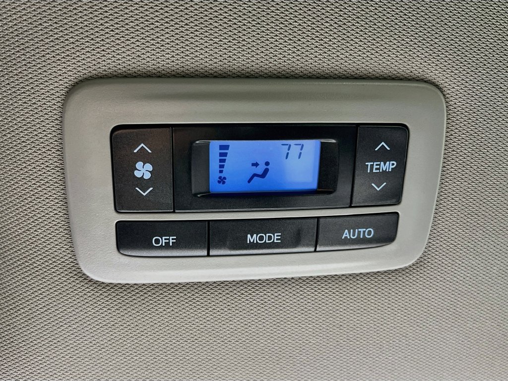 Used 2019 Toyota Sienna XLE FWD image 25