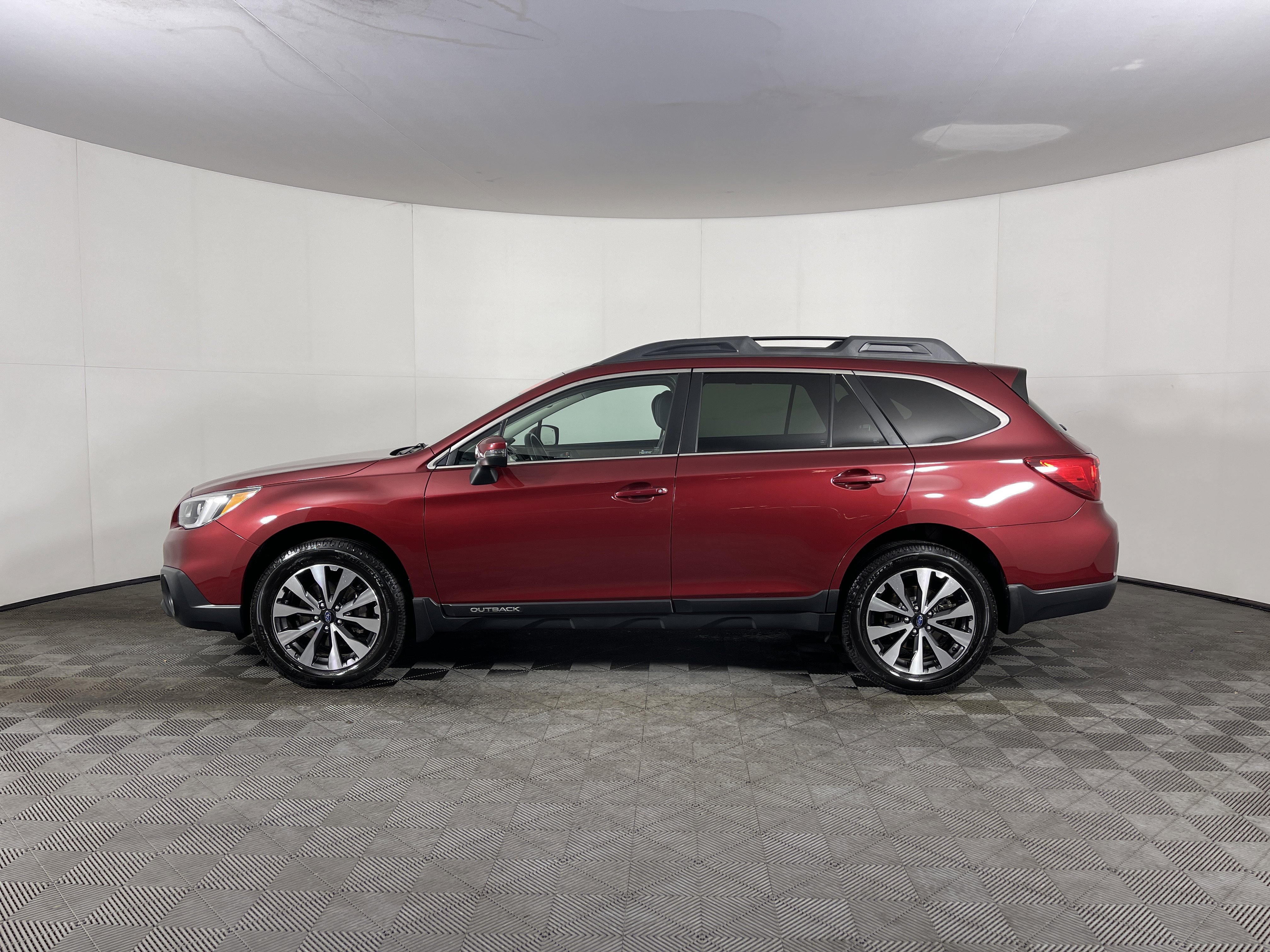 Used 2016 Subaru Outback 3.6R Limited image 3