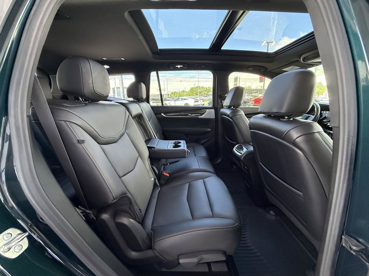 Used 2024 Cadillac XT6 Sport w/ Technology Package AWD/4WD image 35