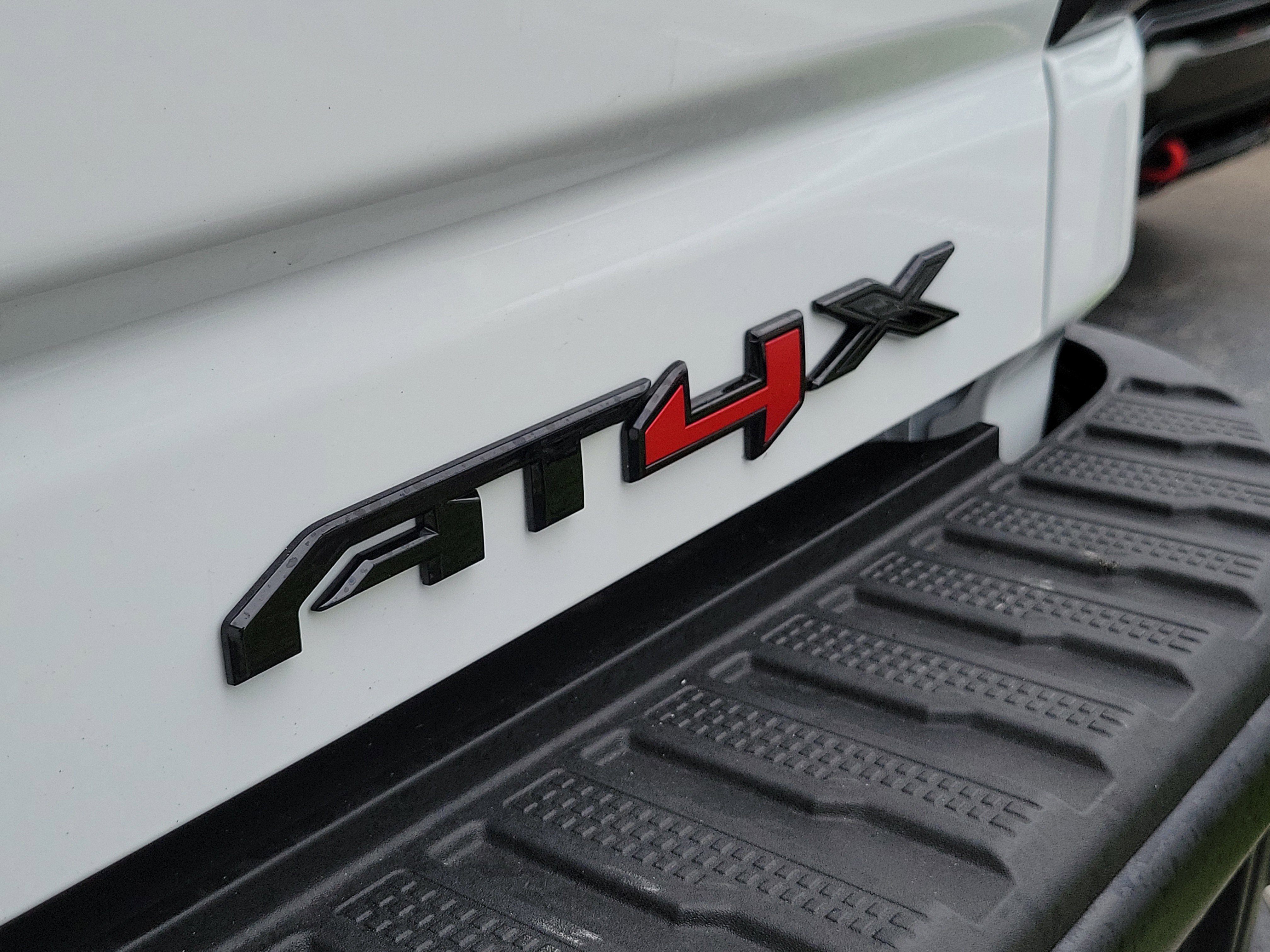 New 2026 GMC Sierra 2500 AT4X w/ AT4X AEV Edition image 8