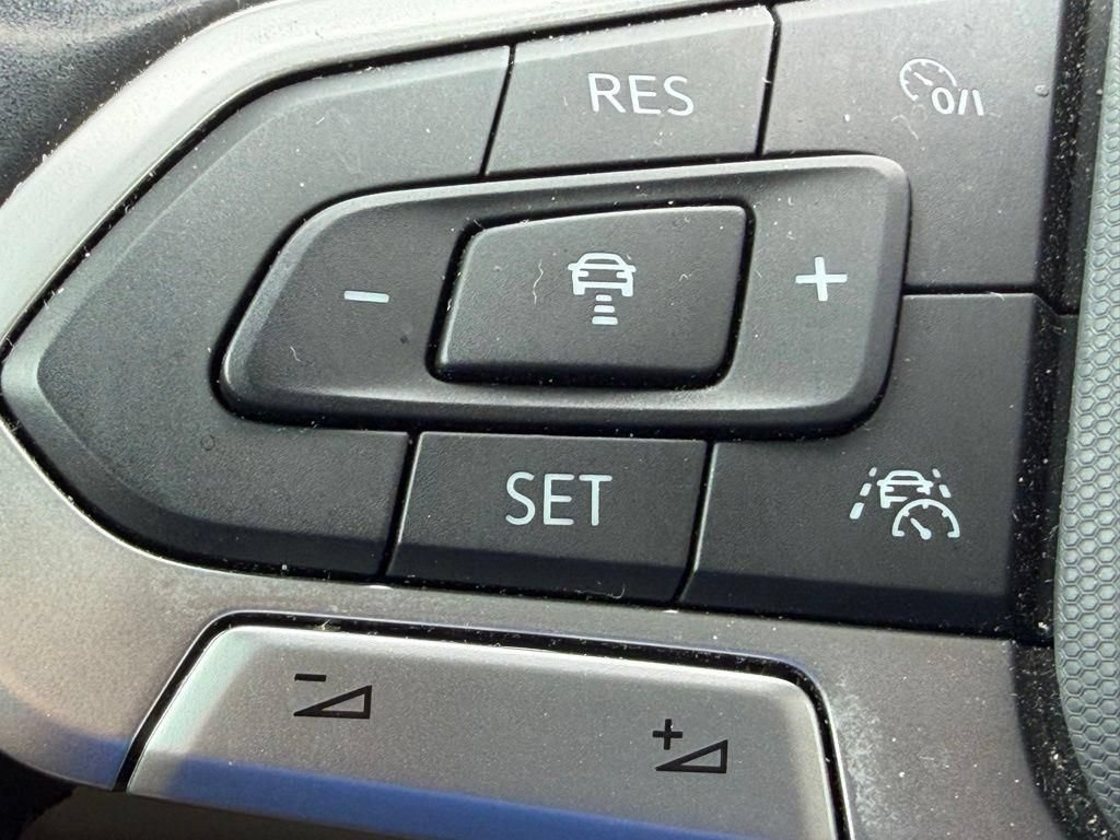 Used 2024 Volkswagen Atlas SEL Premium R-Line AWD/4WD image 22