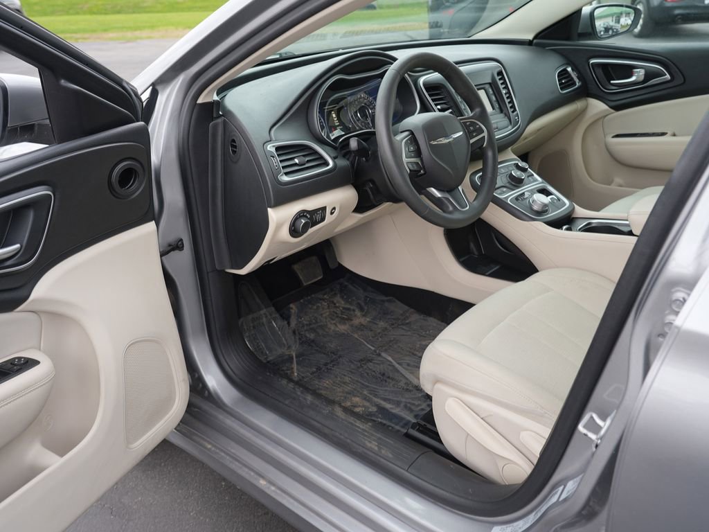 Used 2015 Chrysler 200 Limited FWD image 13
