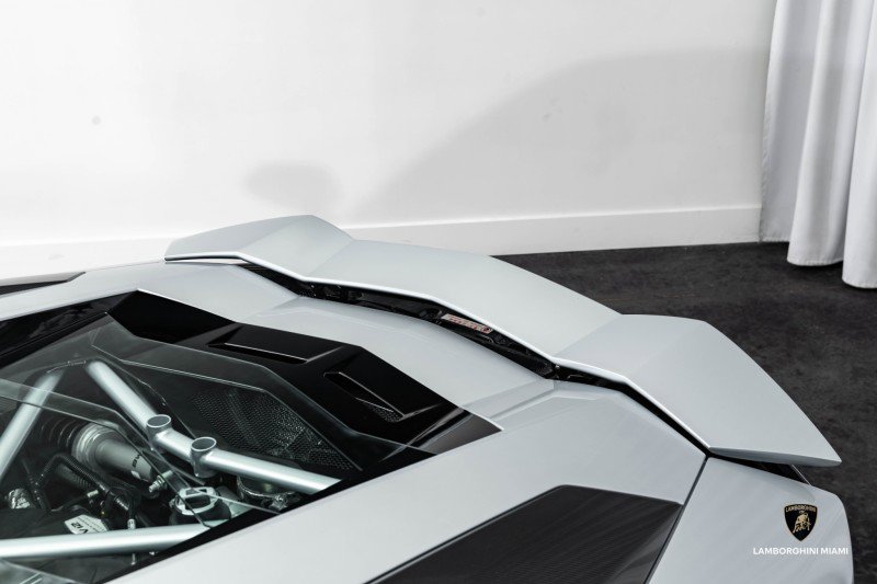 Used 2018 Lamborghini Aventador S image 20