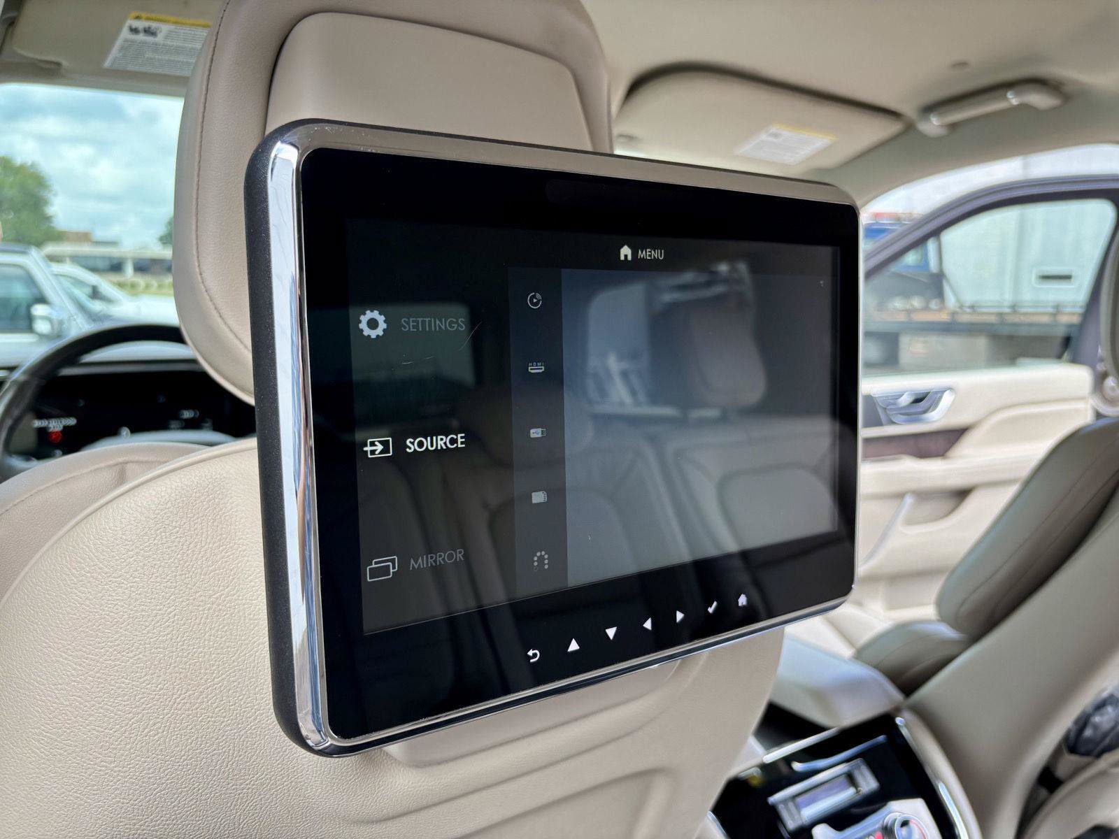Used 2018 Lincoln Navigator Select AWD/4WD image 5