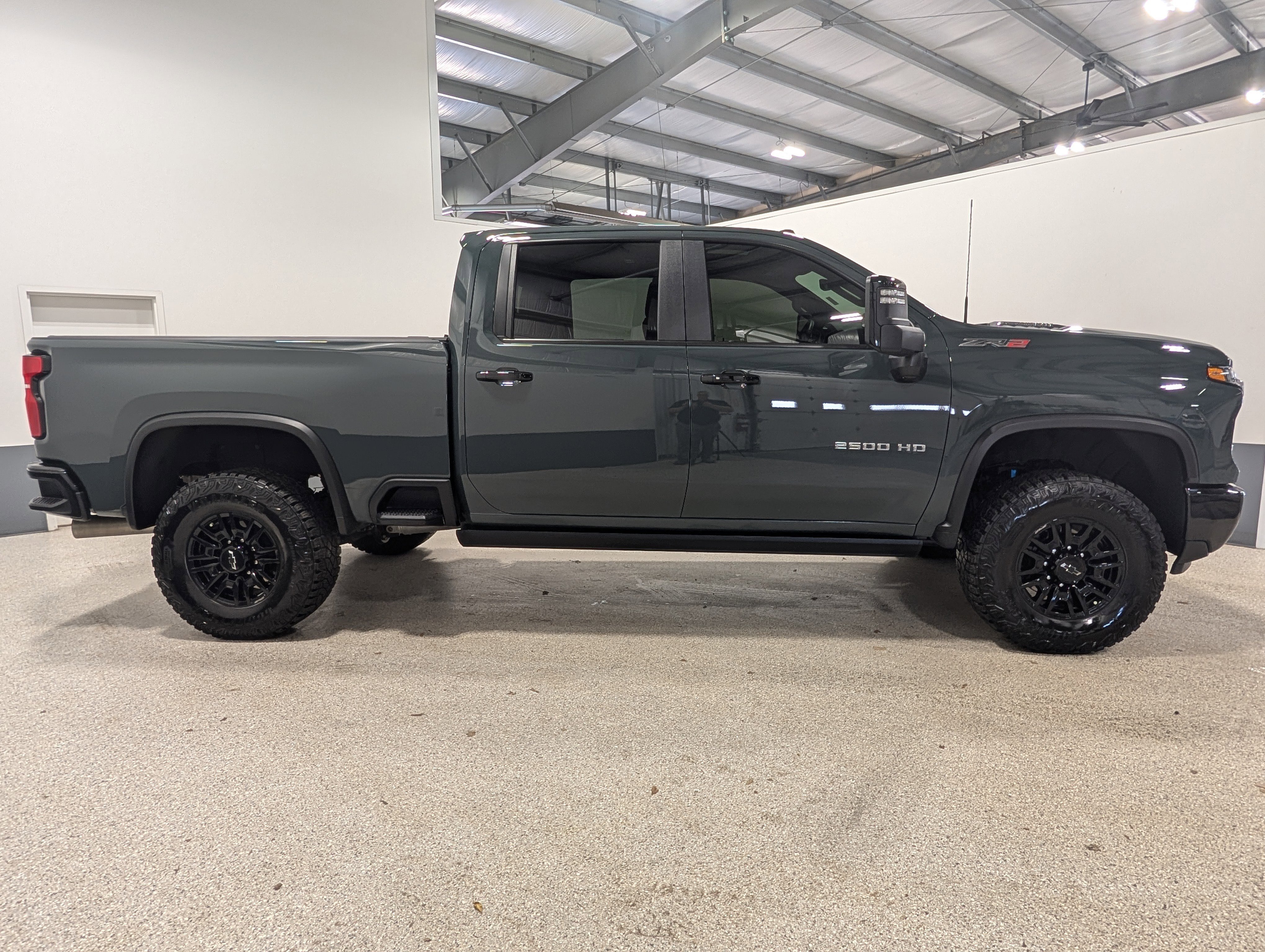 Used 2025 Chevrolet Silverado 2500 ZR2 w/ Technology Package AWD/4WD image 2