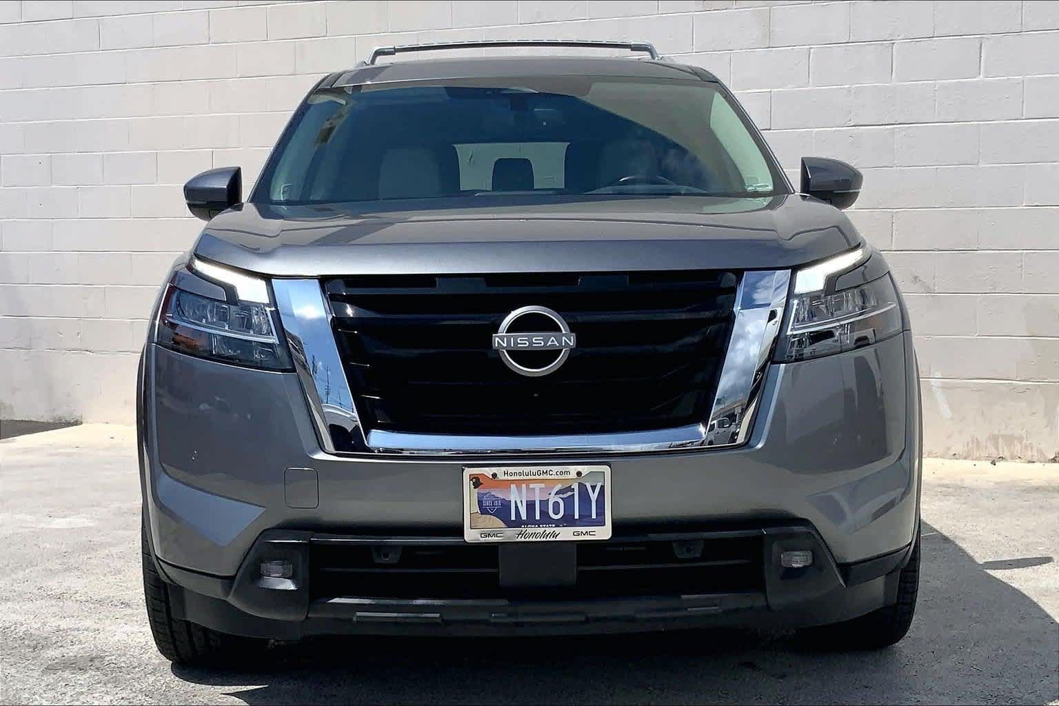 Used 2022 Nissan Pathfinder Platinum w/ Cargo Package FWD image 6