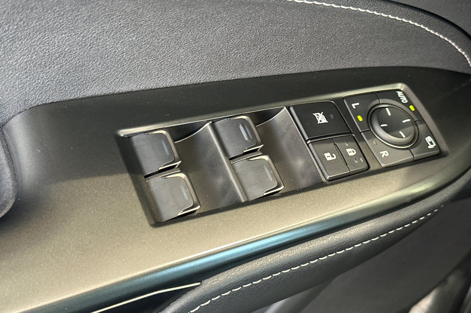 Used 2025 Lexus NX 250 FWD w/ Accessory Package (2T) image 13