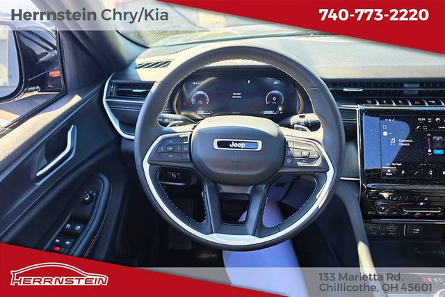 Used 2023 Jeep Grand Cherokee Altitude AWD/4WD image 7