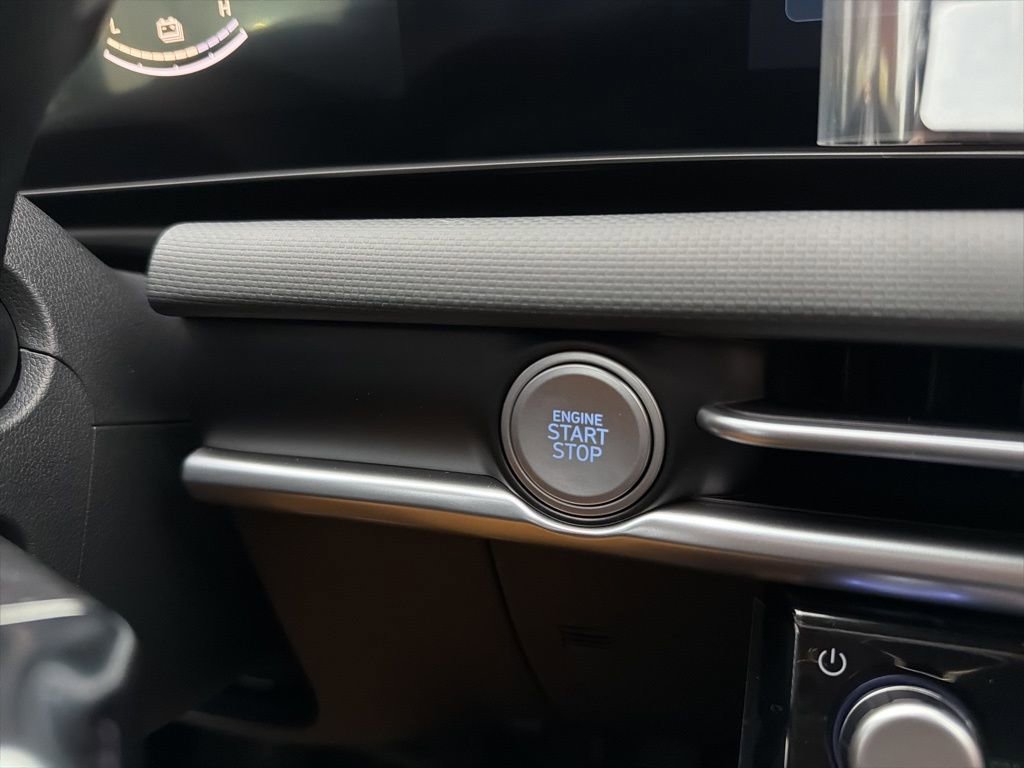 New 2026 Hyundai Tucson Blue SE image 38