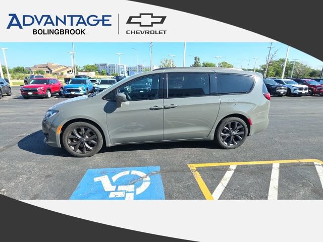 Used 2020 Chrysler Pacifica Touring-L w/ S Appearance Package FWD image 1