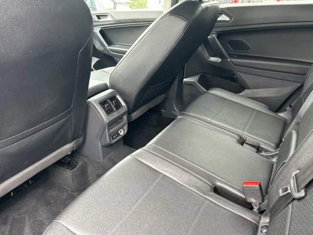 Used 2020 Volkswagen Tiguan SE w/ 3rd Row Seat Package AWD/4WD image 11