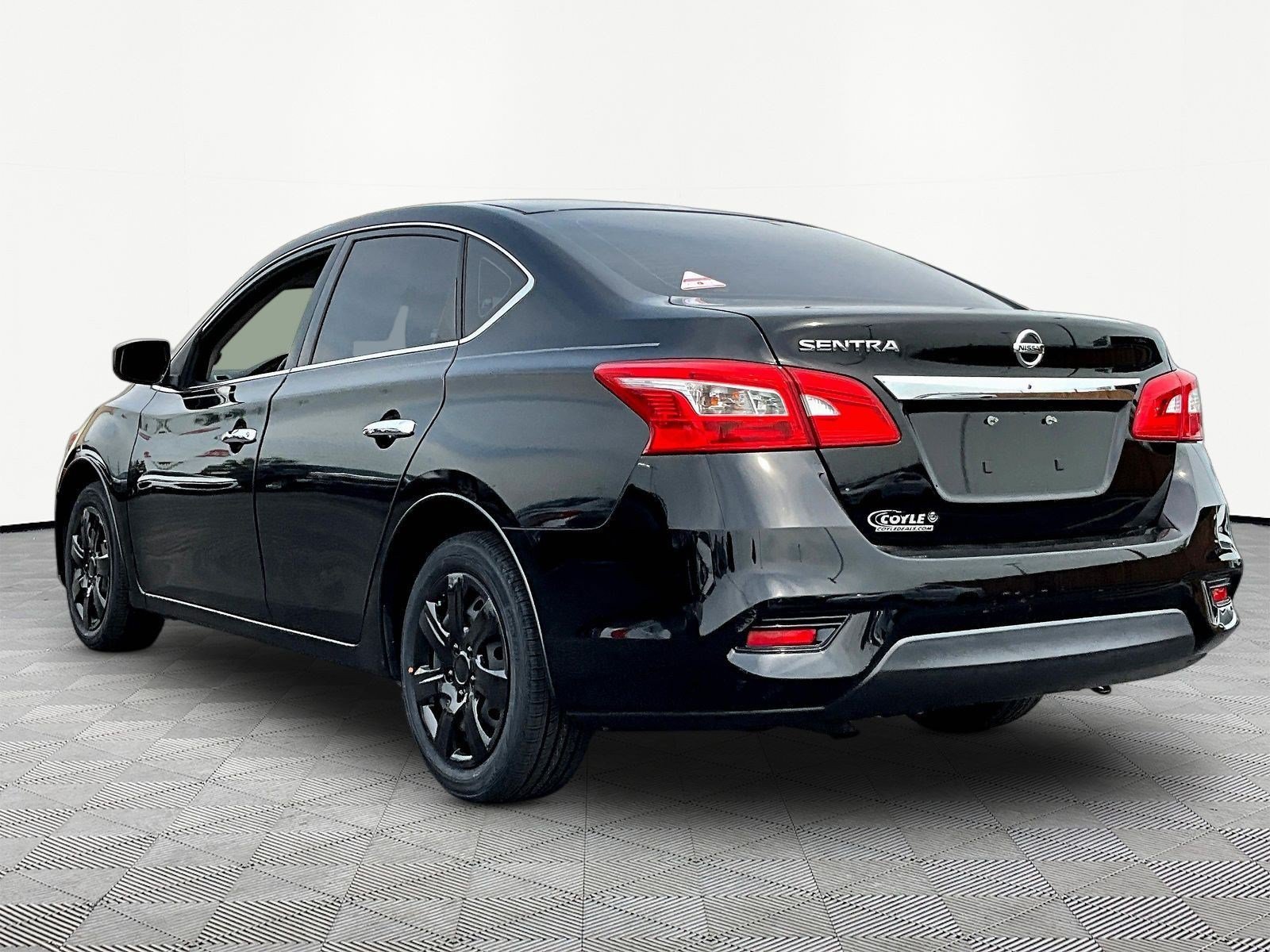 Used 2016 Nissan Sentra S FWD image 4
