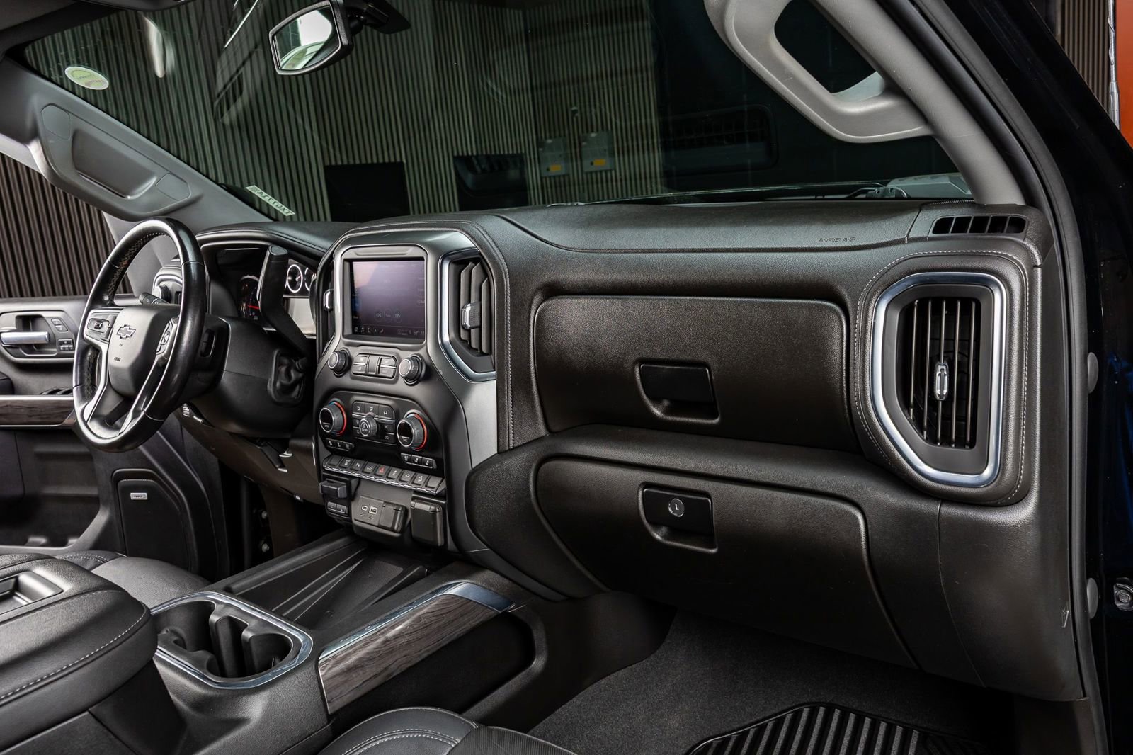 Used 2021 Chevrolet Silverado 2500 LTZ w/ LTZ Plus Package image 18