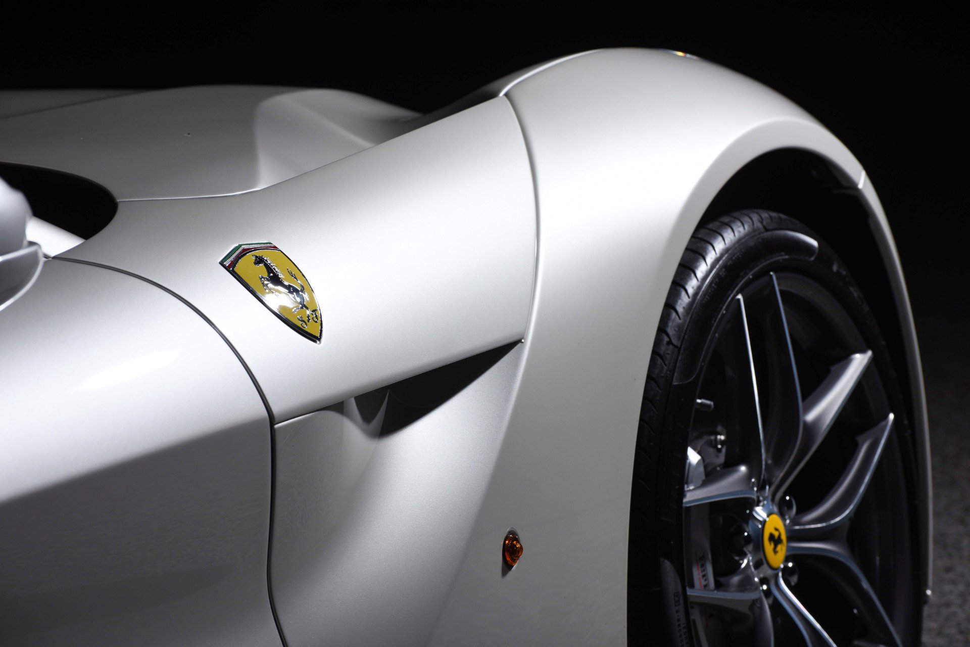 Used 2014 Ferrari F12 Berlinetta RWD image 13