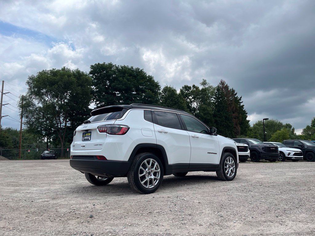 Used 2025 Jeep Compass Limited AWD/4WD image 5