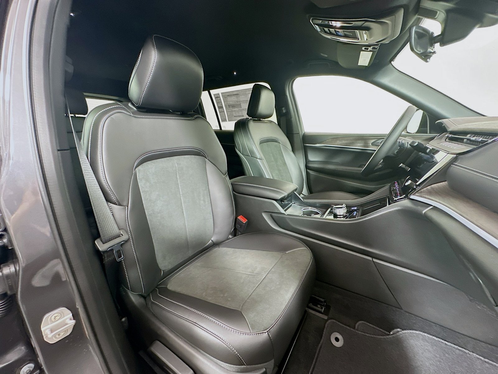 New 2026 Jeep Grand Cherokee L 4WD image 30