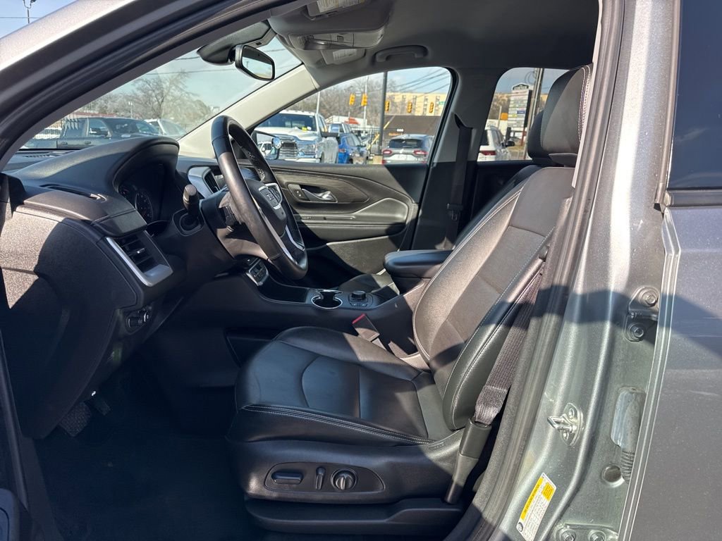 Used 2024 GMC Terrain SLT image 16