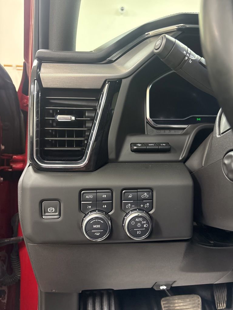 Used 2024 GMC Sierra 1500 Denali w/ Technology Package AWD/4WD image 12