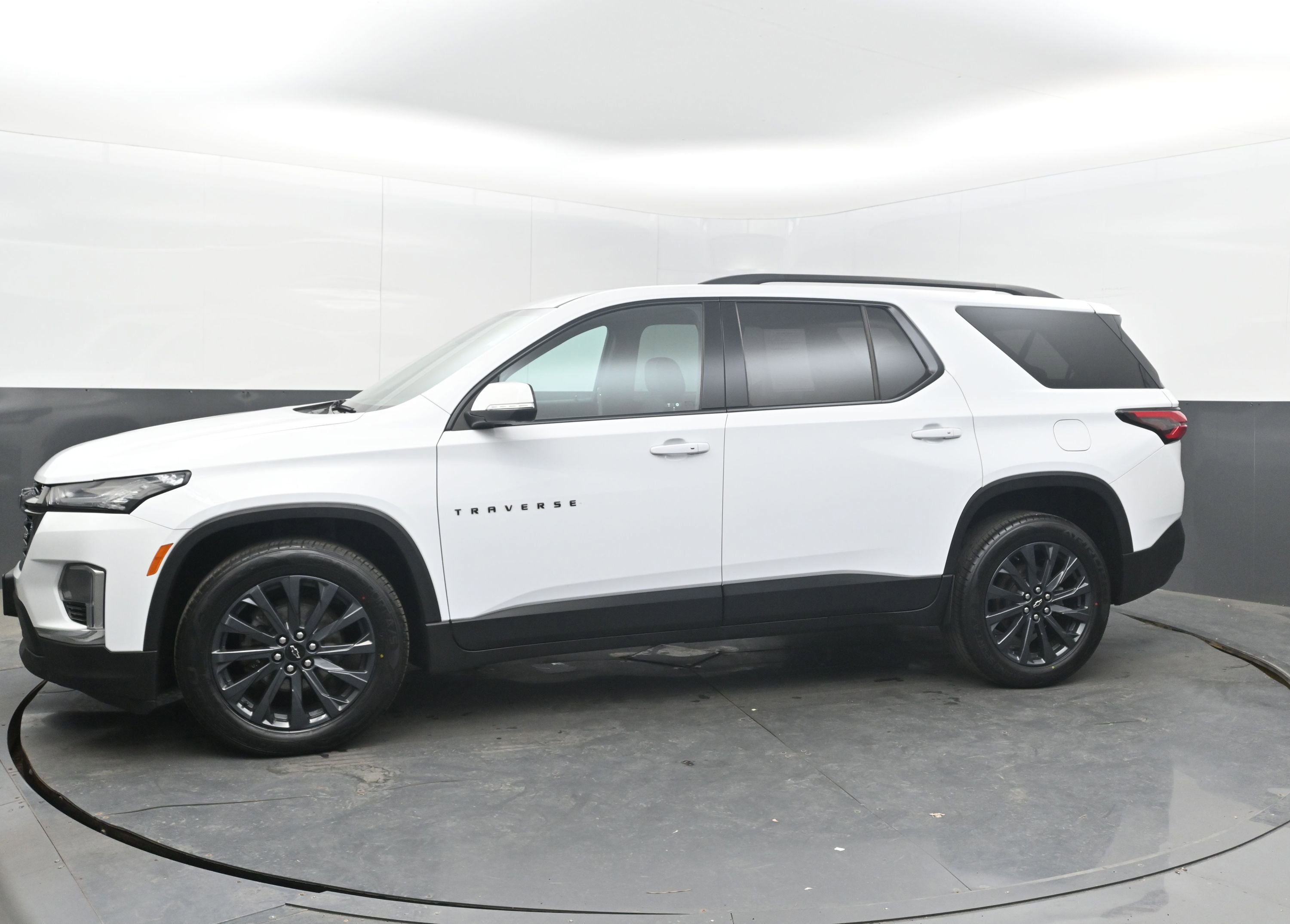 Used 2023 Chevrolet Traverse RS image 4