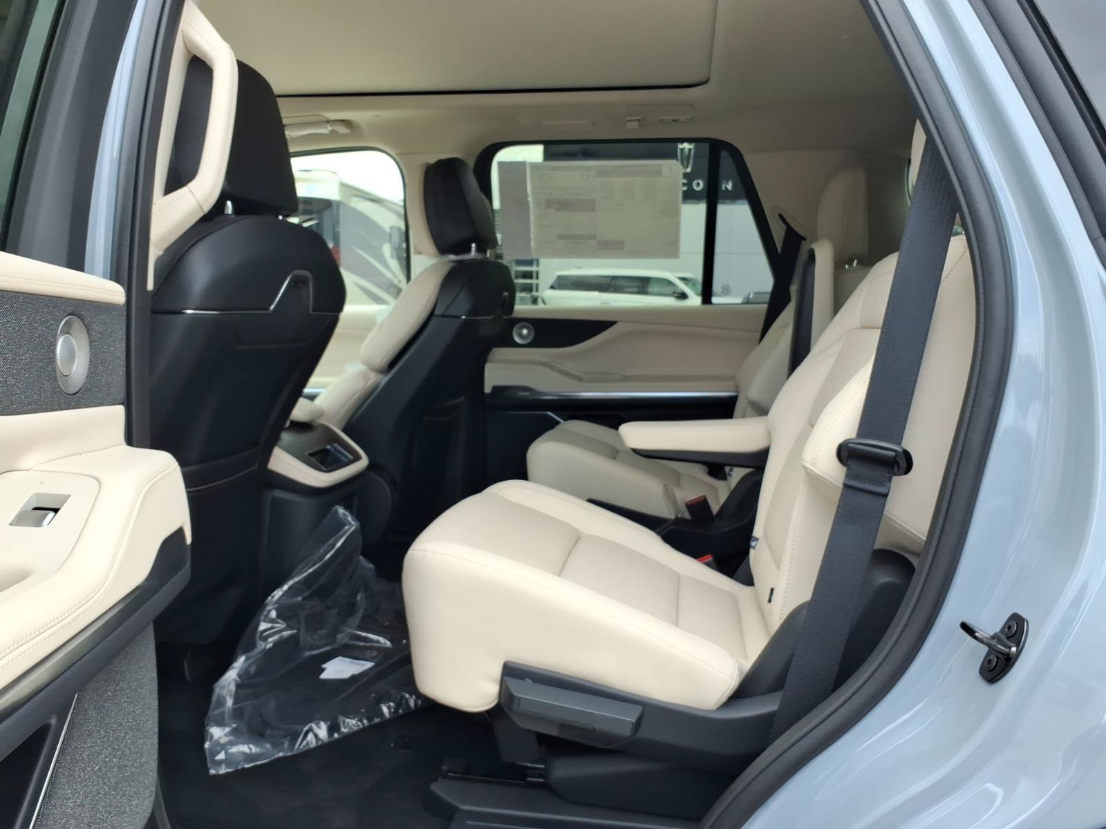 New 2027 Lincoln Navigator Reserve AWD/4WD image 10