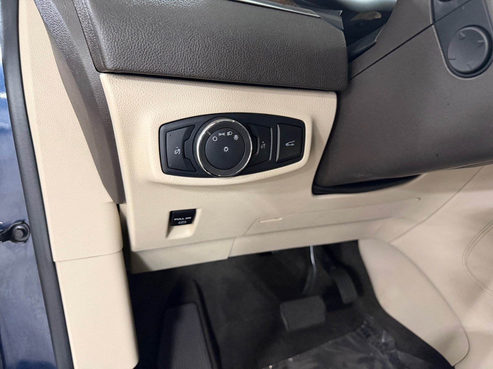 Used 2017 Lincoln MKC Reserve w/ Lincoln MKC Climate Package AWD/4WD image 11