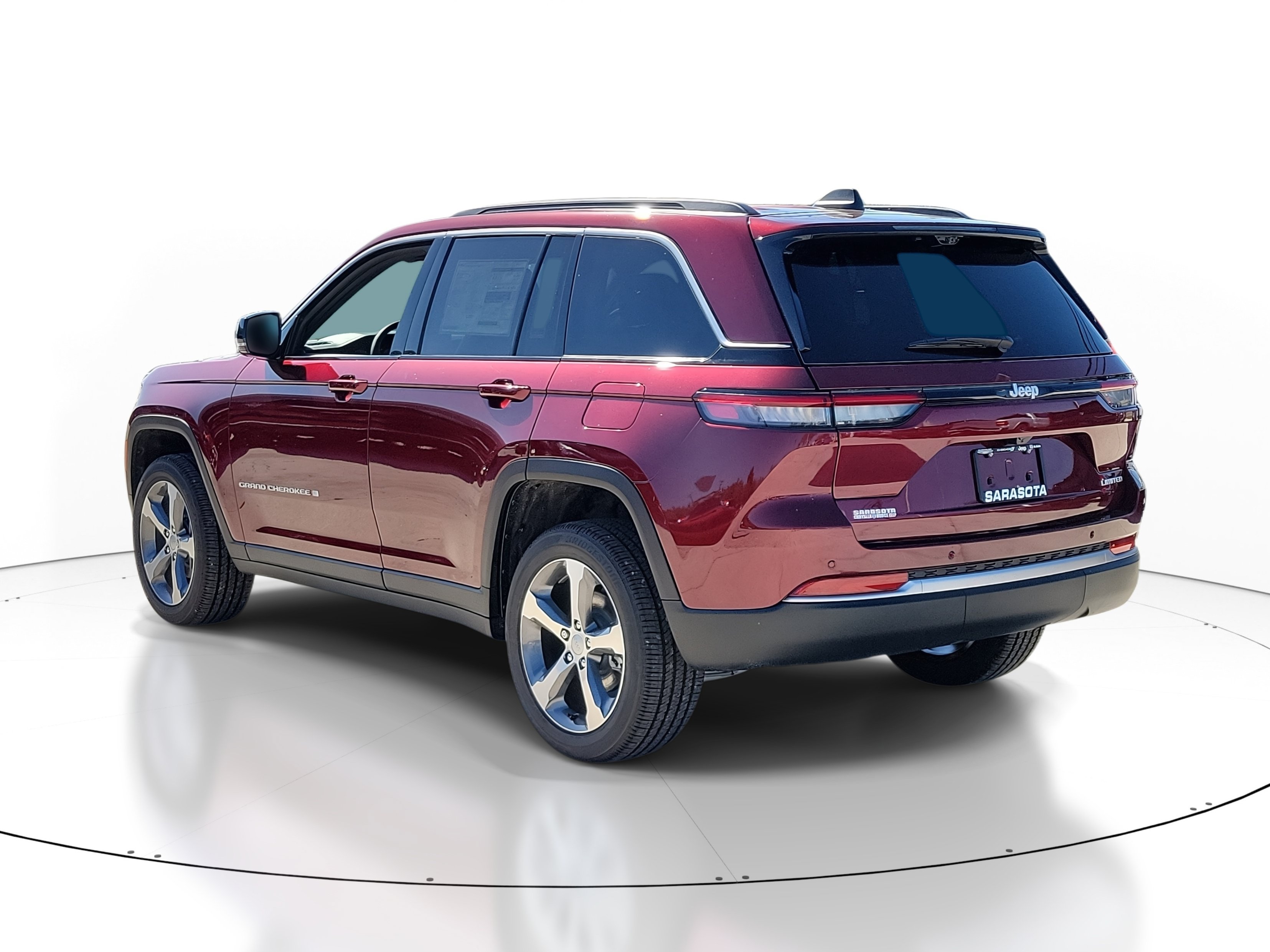 New 2026 Jeep Grand Cherokee Limited w/ Luxury Tech Group II RWD image 4