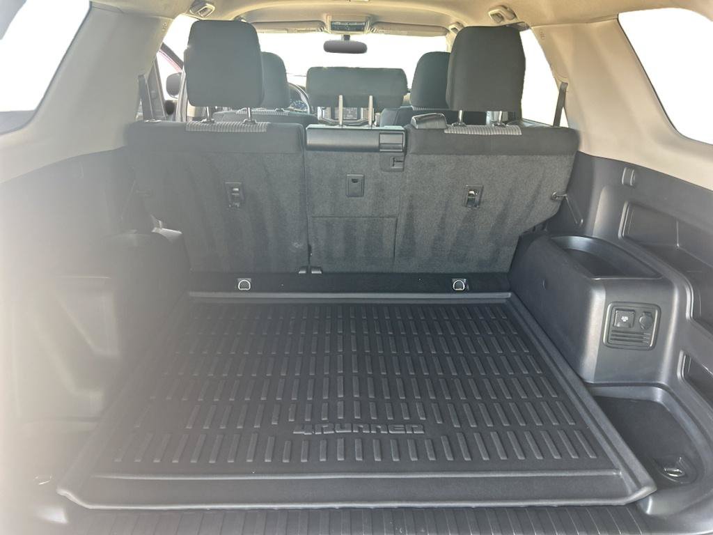 Used 2015 Toyota 4Runner SR5 AWD/4WD image 8
