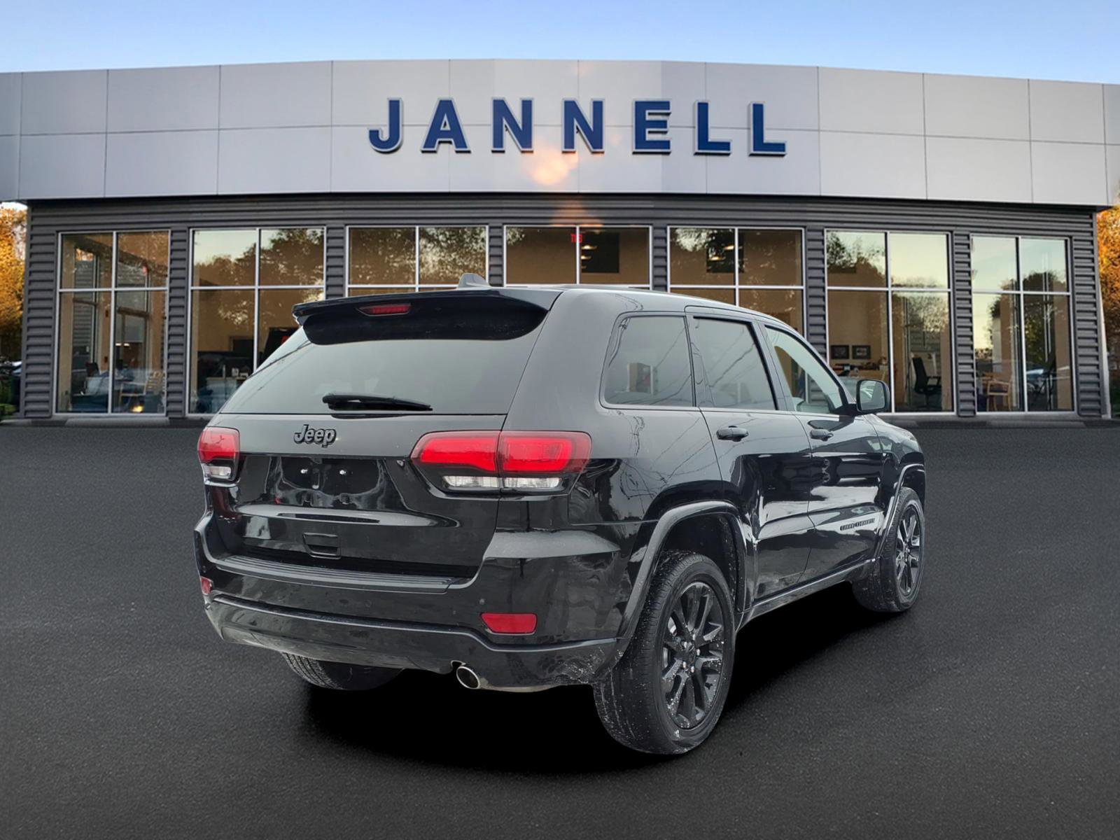 Used 2020 Jeep Grand Cherokee Altitude image 5