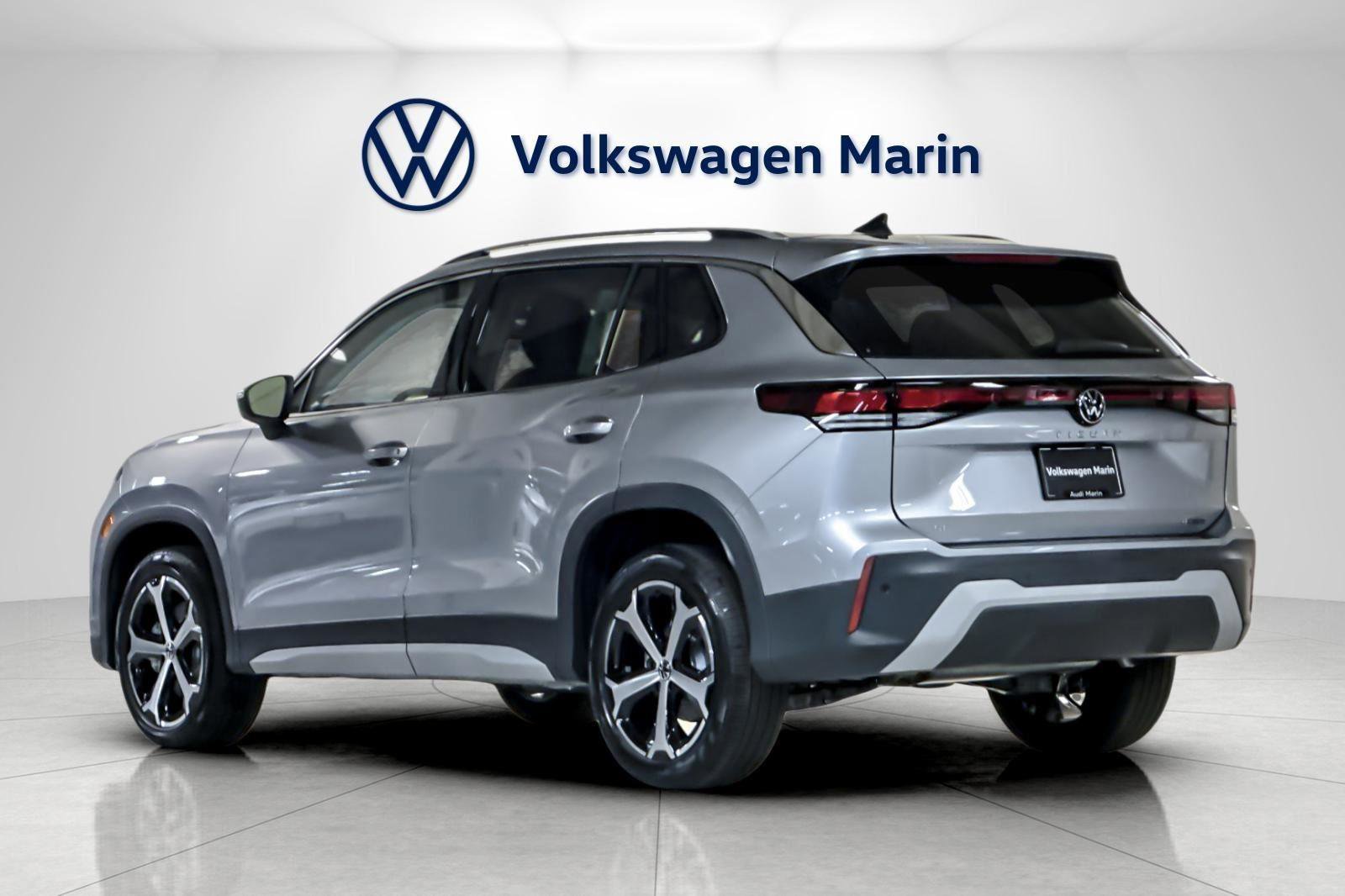 New 2025 Volkswagen Tiguan SE image 3