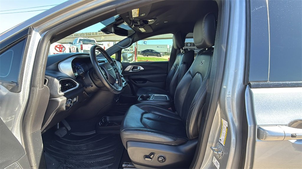 Used 2020 Chrysler Pacifica Touring-L Plus image 12