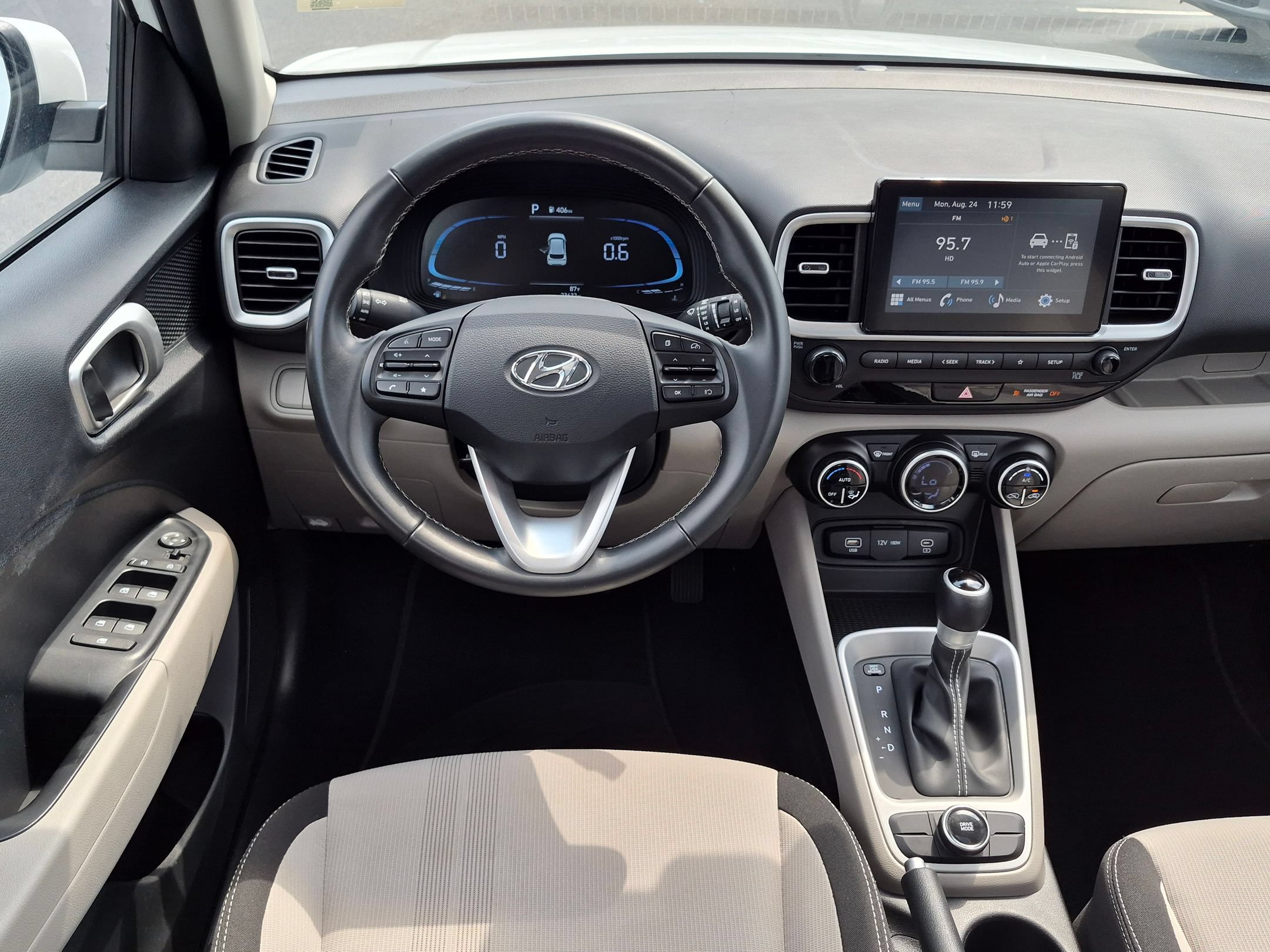 Used 2025 Hyundai Venue SEL FWD image 30