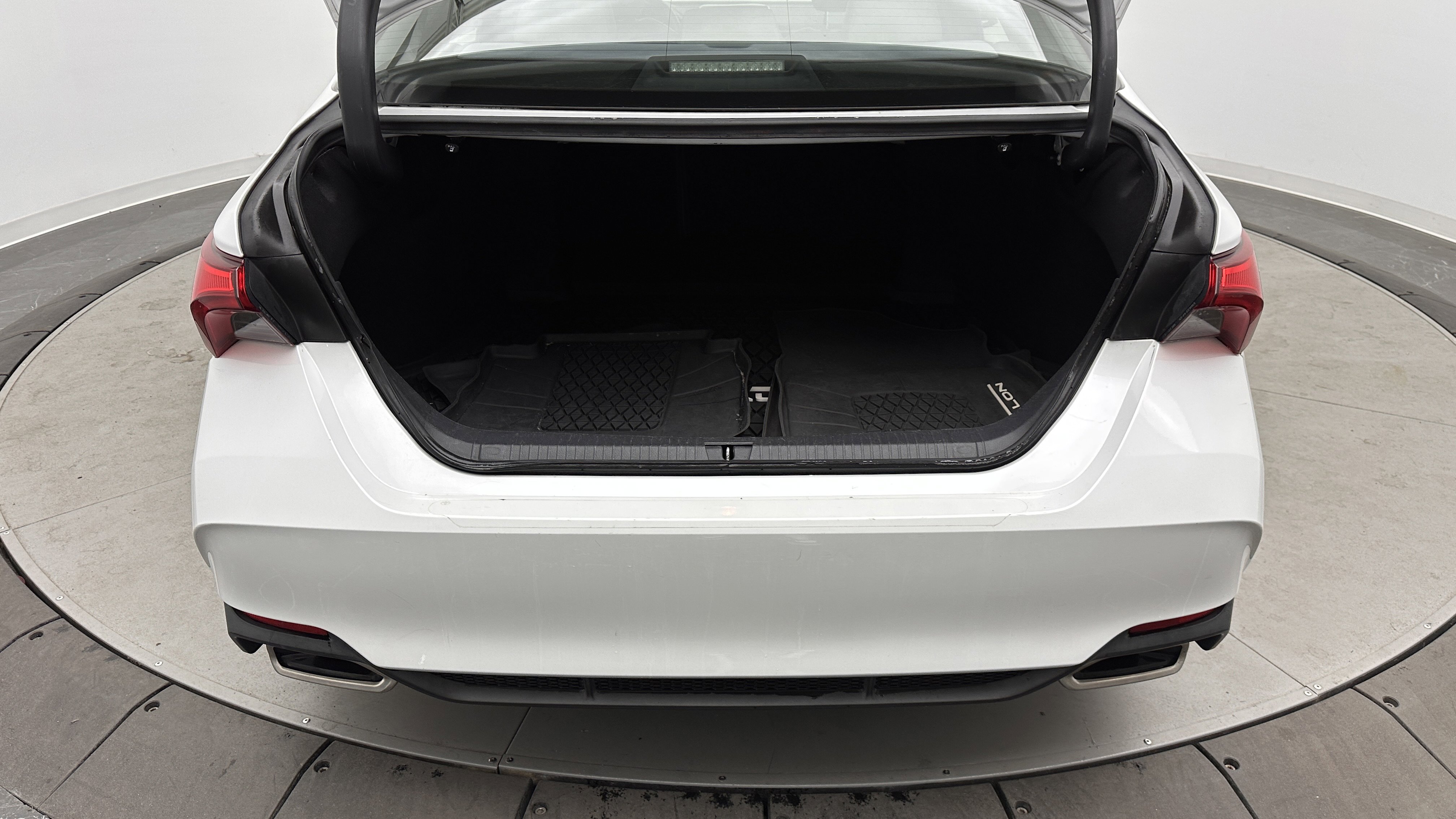 Used 2019 Toyota Avalon Limited w/ All Weather Liner Package image 34