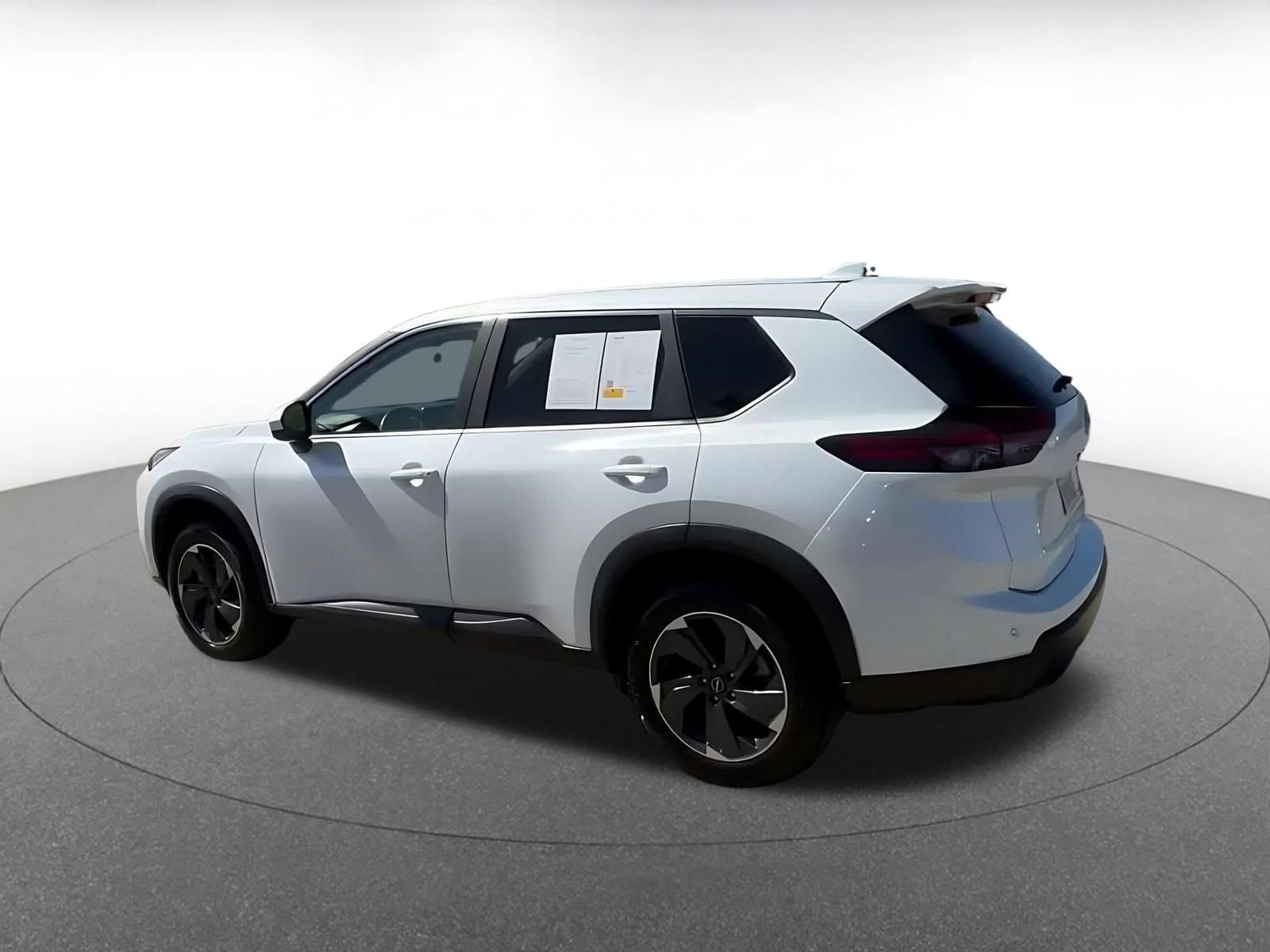 Used 2025 Nissan Rogue SV FWD image 9