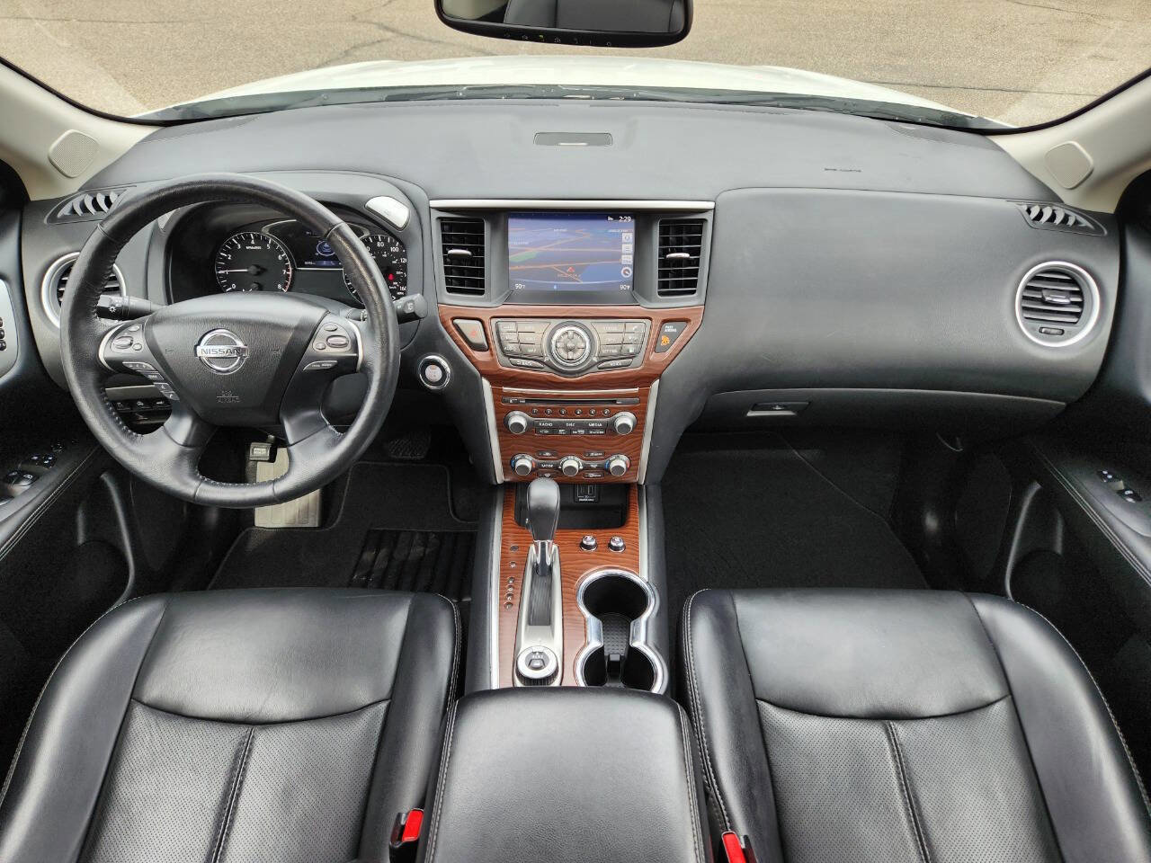 Used 2019 Nissan Pathfinder Platinum AWD/4WD image 3
