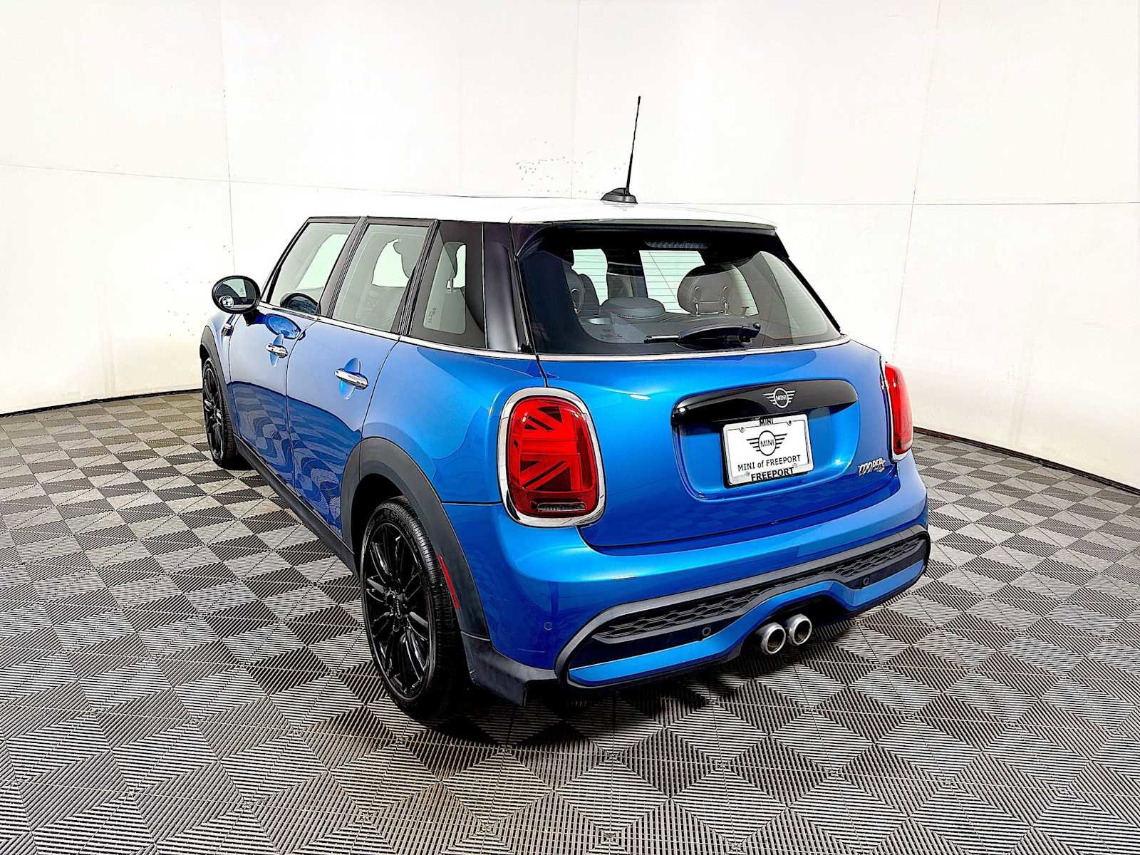 Used 2023 MINI Cooper S image 5