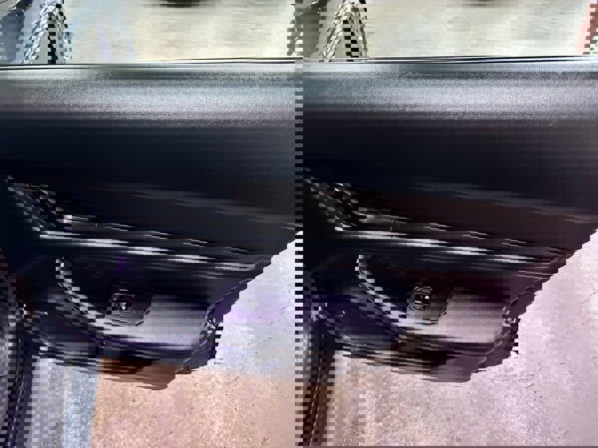 Used 2021 Porsche Taycan image 25