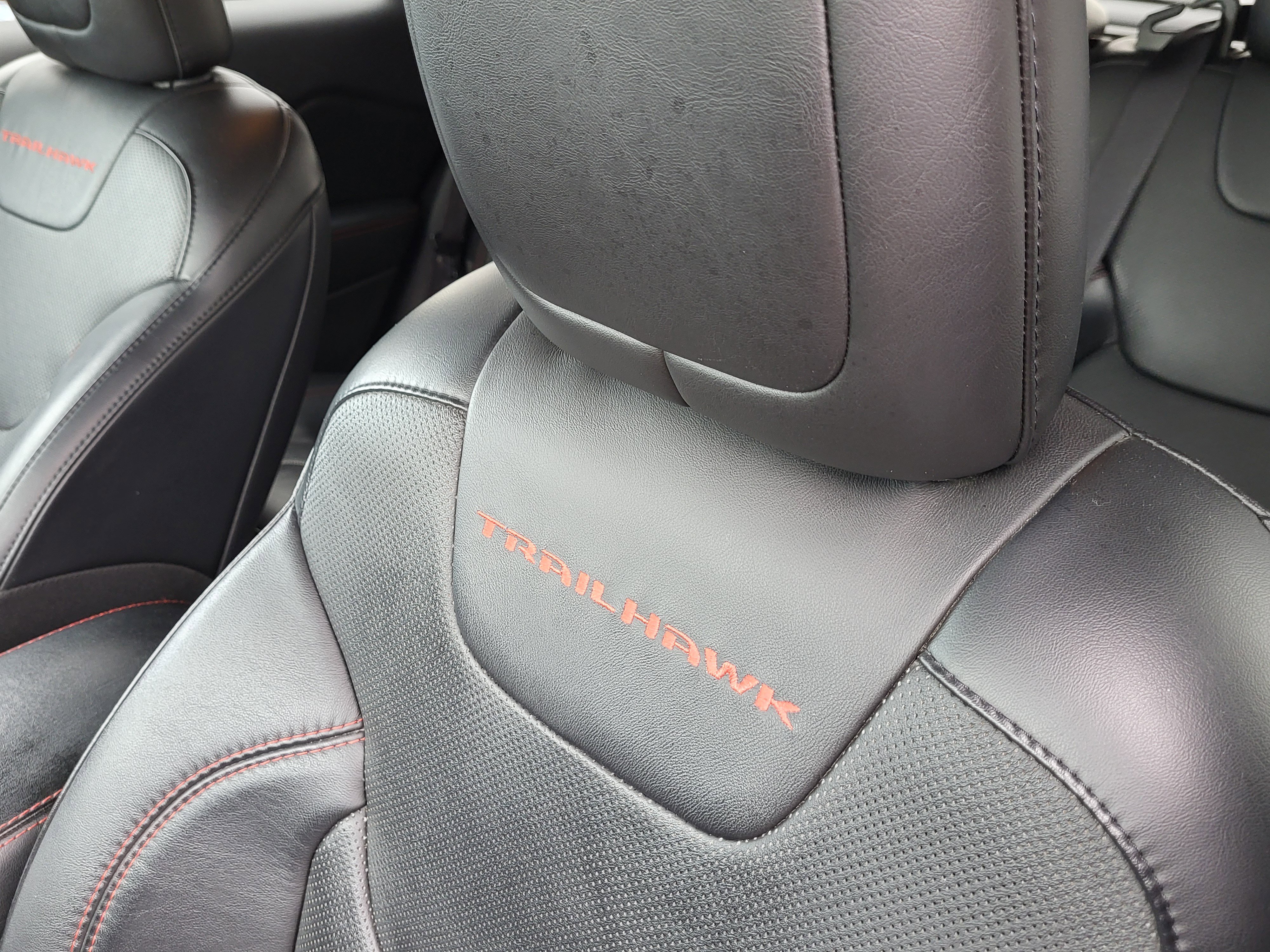 Used 2020 Jeep Cherokee Trailhawk image 14