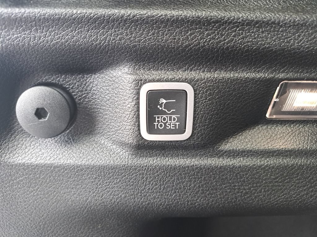 Certified 2023 Jeep Grand Cherokee L Limited AWD/4WD image 15