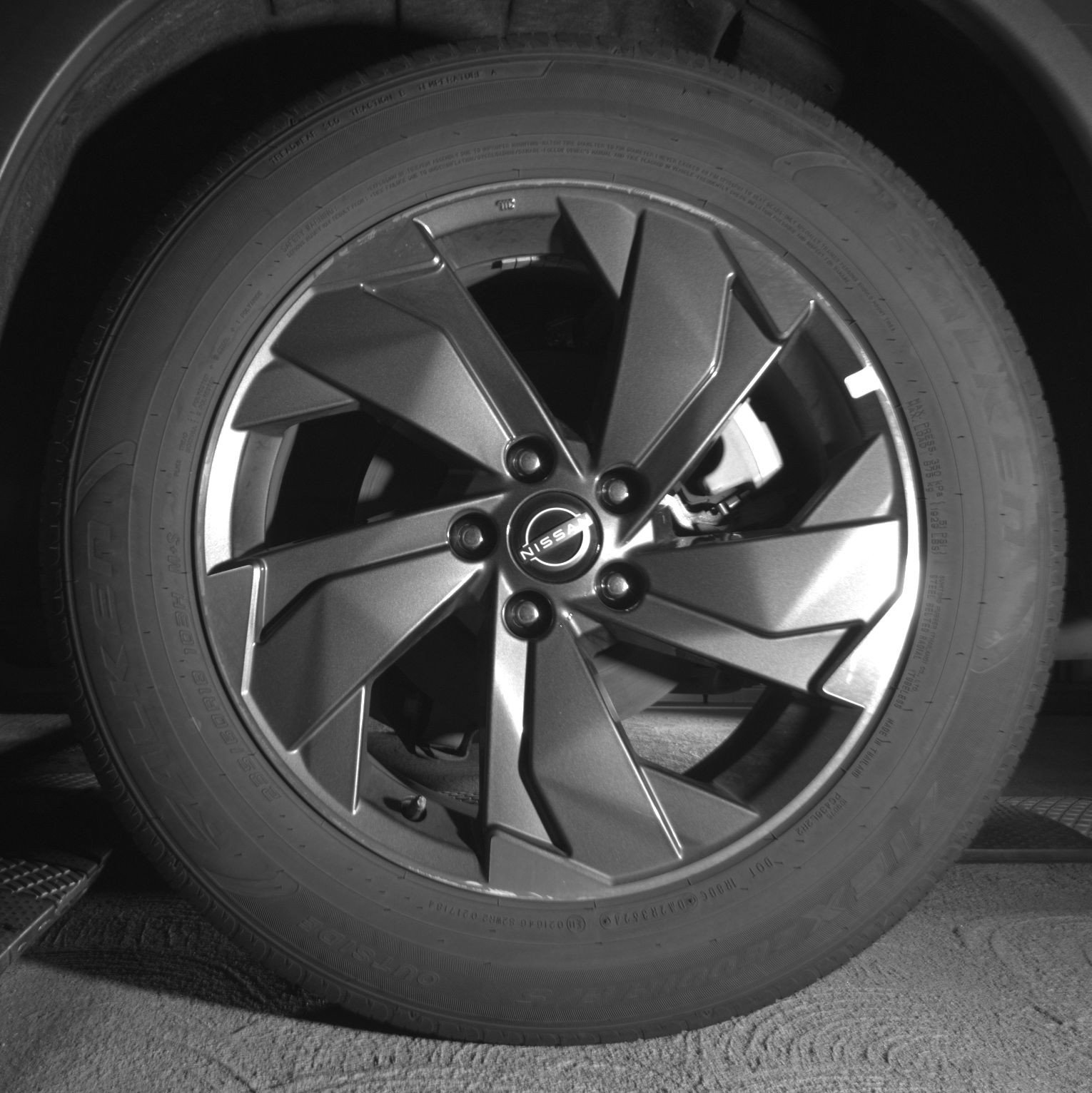 Used 2025 Nissan Rogue SV image 14