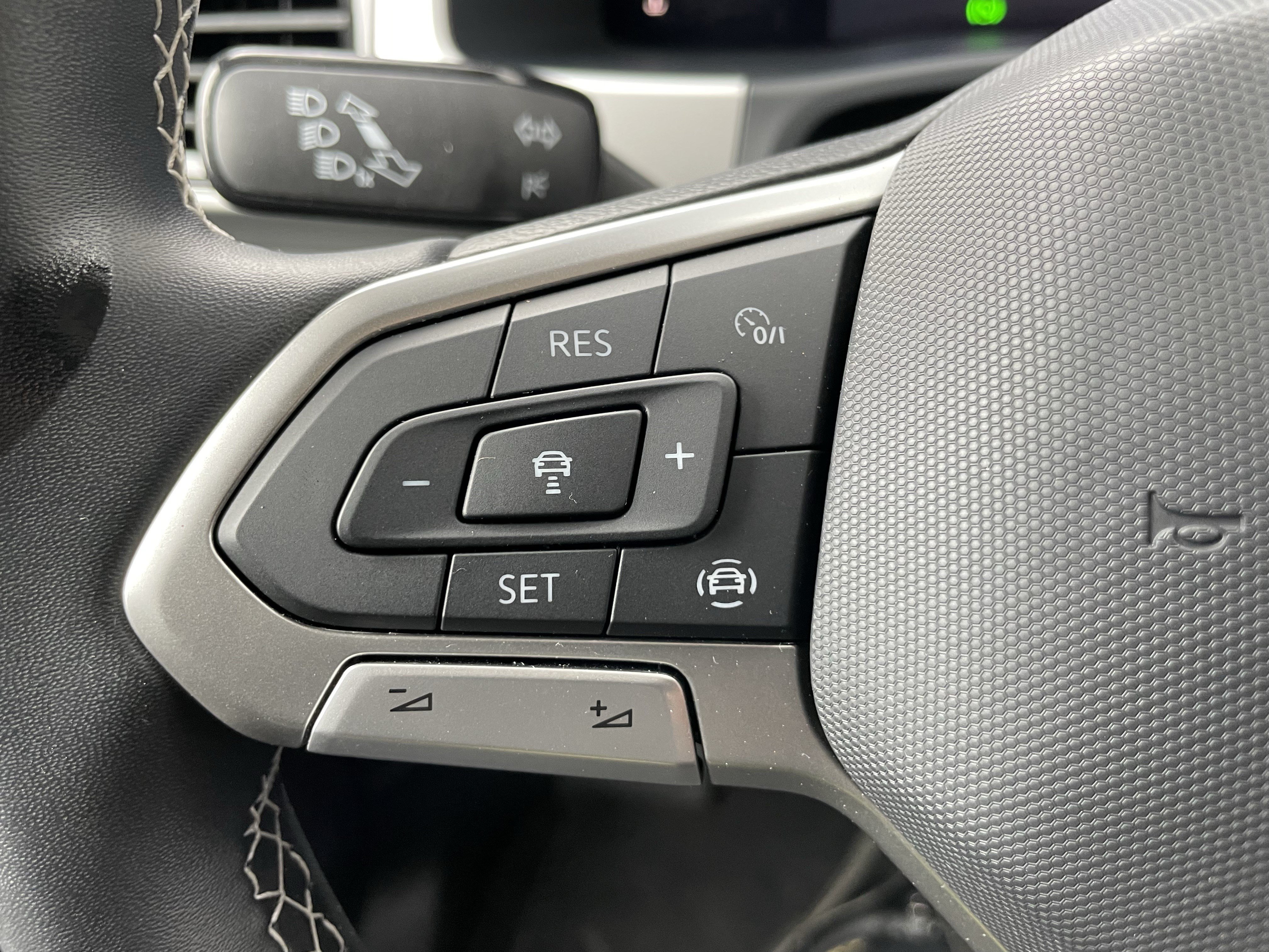Used 2022 Volkswagen Atlas SE AWD/4WD image 23