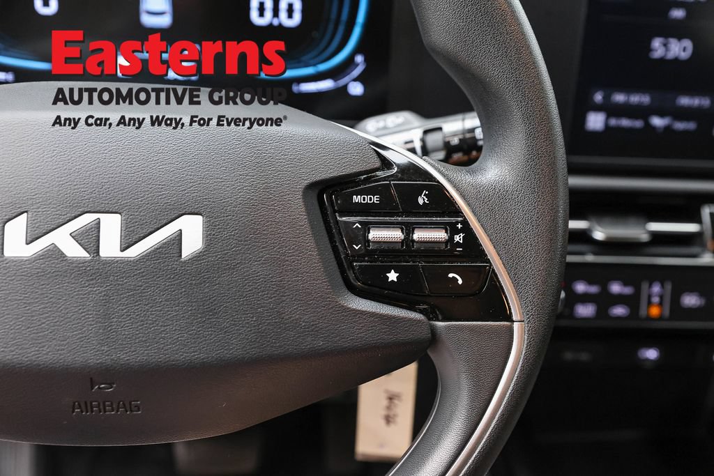 Used 2025 Kia Niro LX FWD image 15